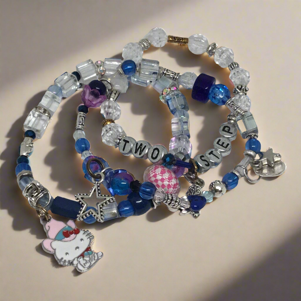 Kitty 2 Steps Western Unique Glass Bracelet